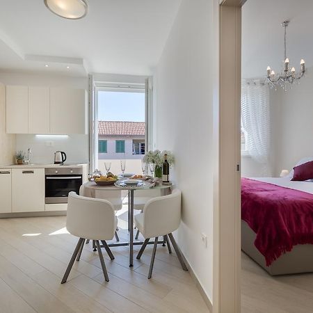 Central Boutique Apartments With Balconies, In Walking Distance To The Sea ซาดาร์ ภายนอก รูปภาพ