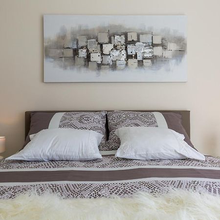 Central Boutique Apartments With Balconies, In Walking Distance To The Sea ซาดาร์ ภายนอก รูปภาพ