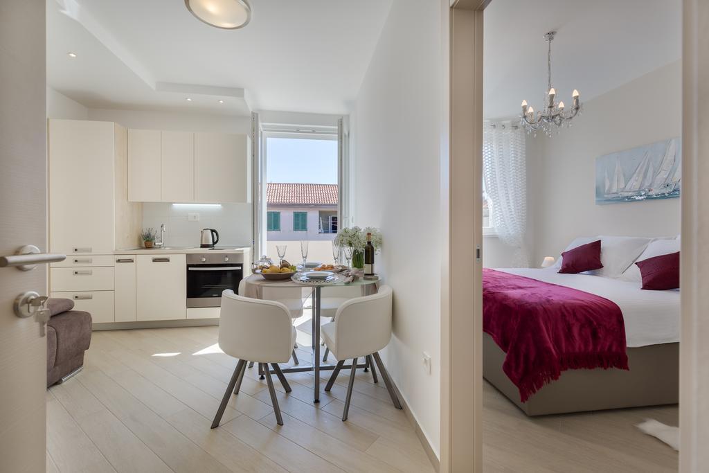 Central Boutique Apartments With Balconies, In Walking Distance To The Sea ซาดาร์ ภายนอก รูปภาพ