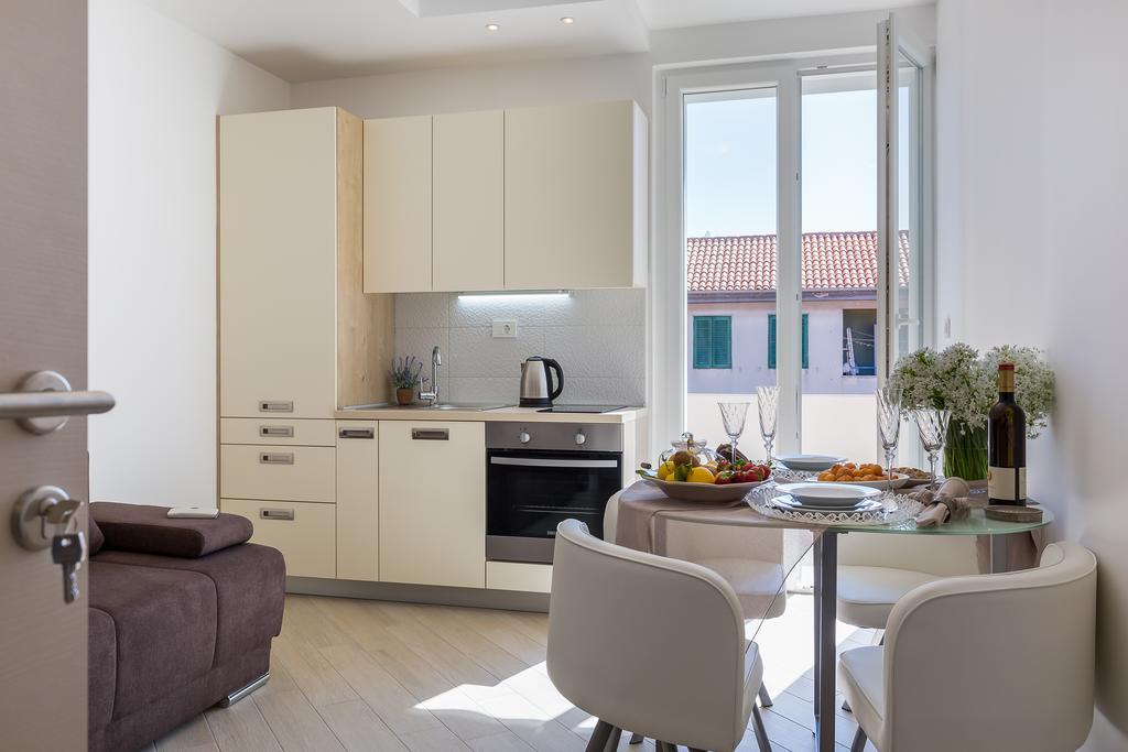 Central Boutique Apartments With Balconies, In Walking Distance To The Sea ซาดาร์ ภายนอก รูปภาพ