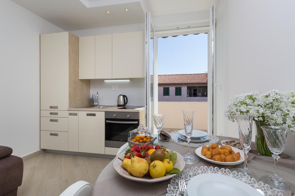 Central Boutique Apartments With Balconies, In Walking Distance To The Sea ซาดาร์ ภายนอก รูปภาพ