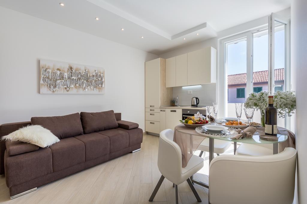 Central Boutique Apartments With Balconies, In Walking Distance To The Sea ซาดาร์ ภายนอก รูปภาพ